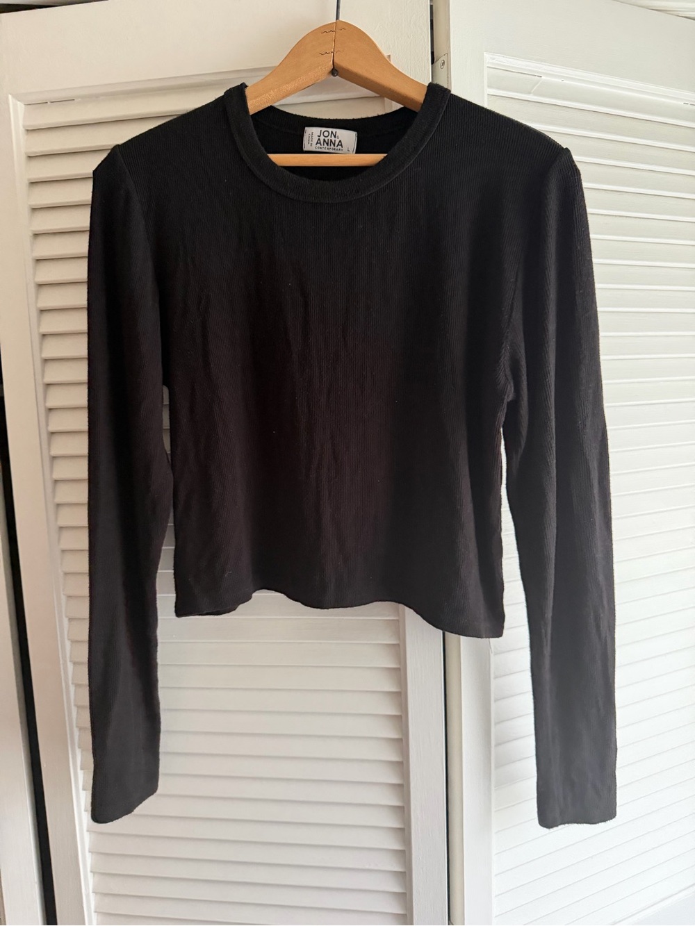 Jon & Anna Black Ribbed Long-Sleeve Crop Tee